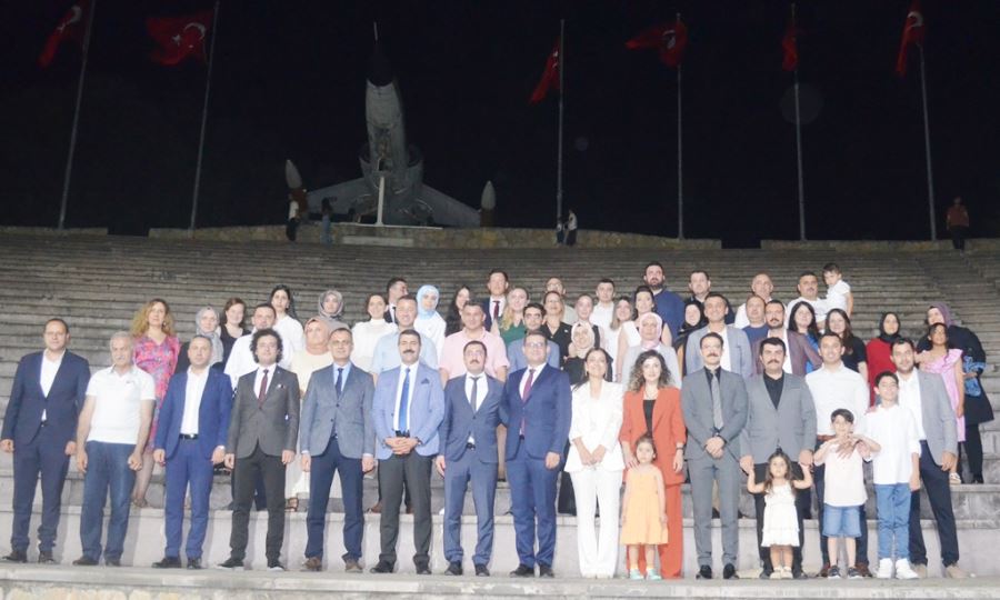 BAYRAKTEPEDE DÜZENLENEN VEDA GECESİNDE DUYGUSAL ANLAR