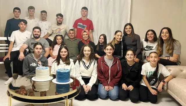  SESSİZ SEDASIZ EMEKLİ OLAN HOCAYA SPORCULARINDAN  YAŞ GÜNÜ SÜRPRİZİ