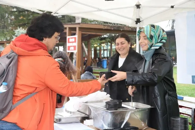 FİRST LADY DİLEK PÜSKÜLLÜ, KÜLTÜR ELÇİLERİMİZE  MORAL ÇORBASINI KENDİ ELLERİ İLE İKRAM ETTİ