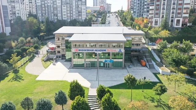 SOSYAL ALAN MERKEZLERİ İKİ SALINCAK, BİR SAHA VE BANKLARDAN İBARET DEĞİLDİR…