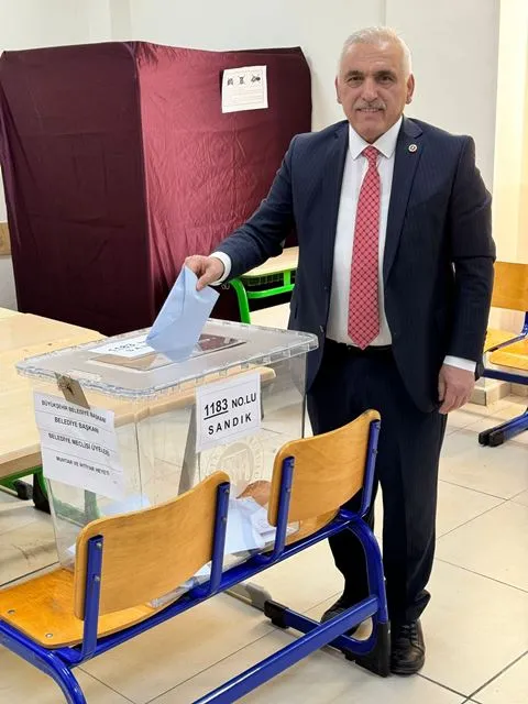 İNCİ, OYUNU İMAM HATİP LİSESİNDE KULLANDI