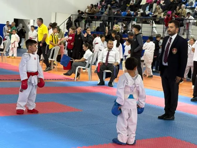 AMATÖR SPORUN YILDIZI KARATE