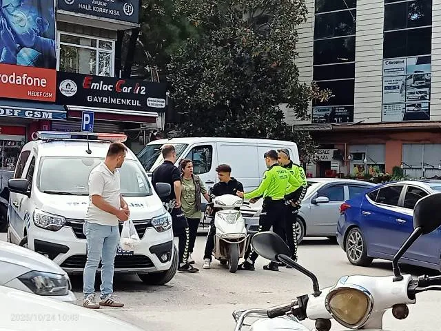 TRAFİK EKİPLERİ RUTİN KONTROLLERDE MOTORSİKLETLİLERE GÖZ AÇTIRMADI