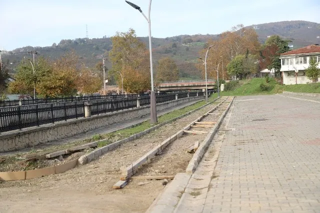 GÜÇLÜ BİR İLÇE İNŞA EDİYORUZ