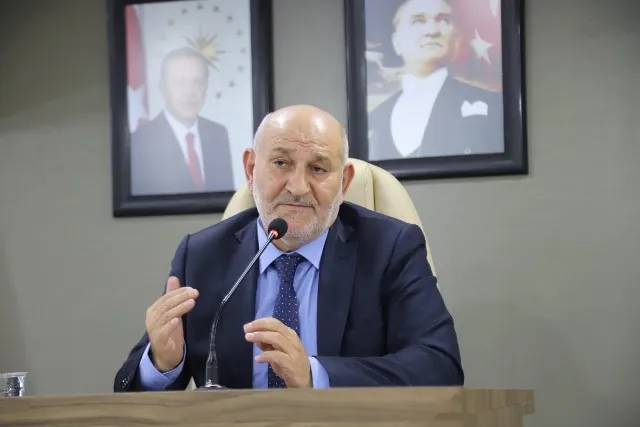 BAŞKAN PÜSKÜLLÜ: HENDEK’İN HAKKINI UZLAŞIYLA SAVUNACAĞIZ