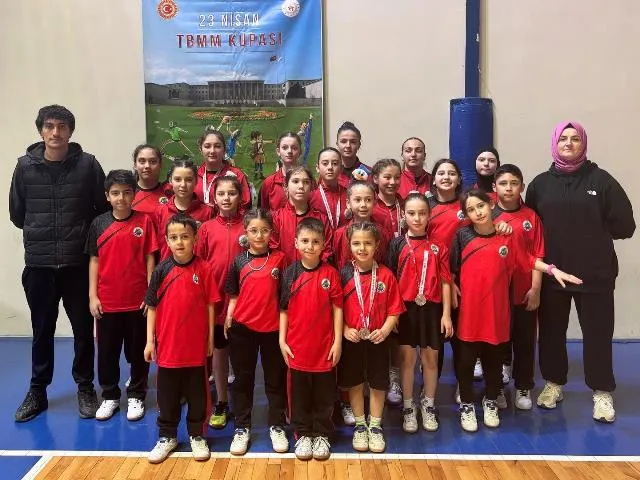 HENDEK OLİMPİK SPOR KULÜBÜ SPORUN HER DALINDA BAŞARIDAN BAŞARIYA KOŞUYOR