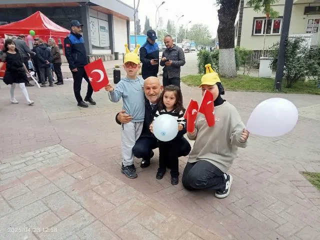 HENDEK’TE 23 NİSAN’A ÖZEL İLKLERLE DOLU ÇOCUK ŞENLİĞİ DÜZENLENDİ