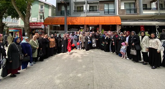 AK KADINLAR KAHVALTIDA BULUŞTU