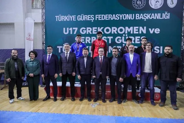 GÜREŞ TÜRKİYE ŞAMPİYONASINDA HENDEK OLİMPİK SPOR KULÜBÜ ŞAMPİYONLARLA DÖNDÜ 