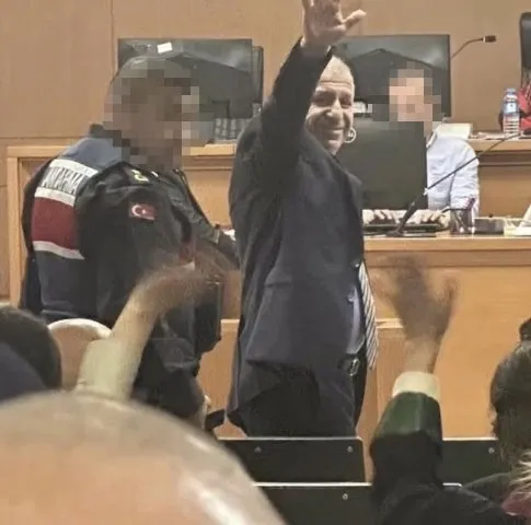 “ÜMİT ÖZDAĞ, SÖZDE IRKÇILIK SUÇLAMASIYLA,  DEM’İN TALEBİ DOĞRULTUSUNDA SİLİVRİ’DE TUTULMAYA DEVAM EDECEK.”