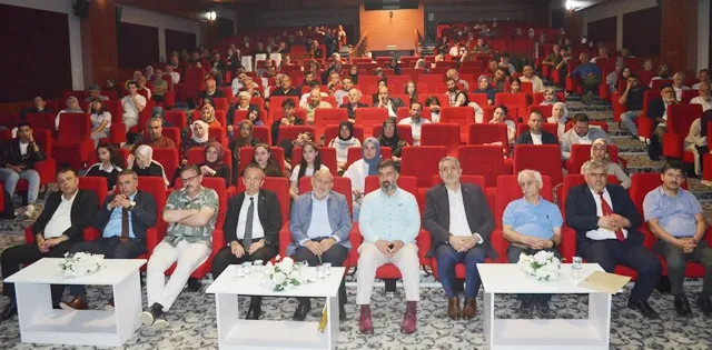 TARİHE MAL OLMUŞ ÜSTAD NECİP FAZIL KISAKÜREK VEFATININ 42. YILINDA DÜZENLENEN PROGRAMLA YAD EDİLDİ.