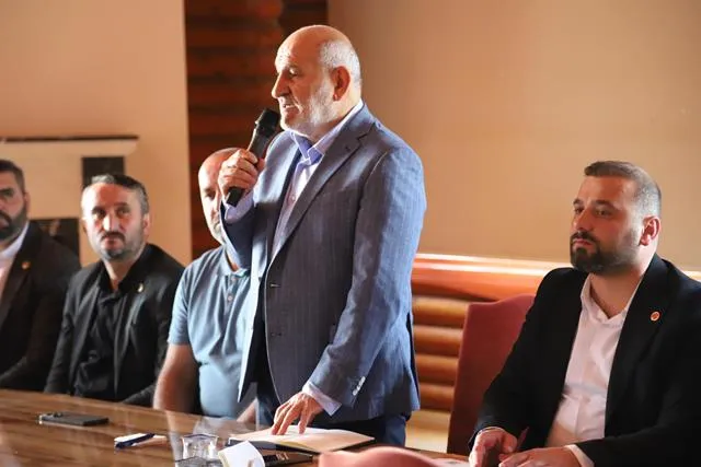 BAŞKAN İRFAN PÜSKÜLLÜ, BAYRAM ÖNCESİ MUHTARLARLA BAYRAKTEPE’DE BİR ARAYA GELDİ
