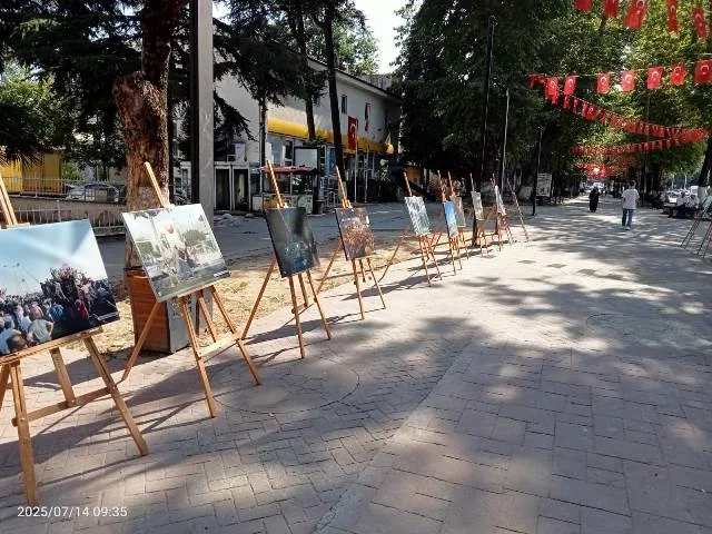   DARBE GECESİNİ ANLATAN FOTOĞRAF SERGİSİ AÇILDI