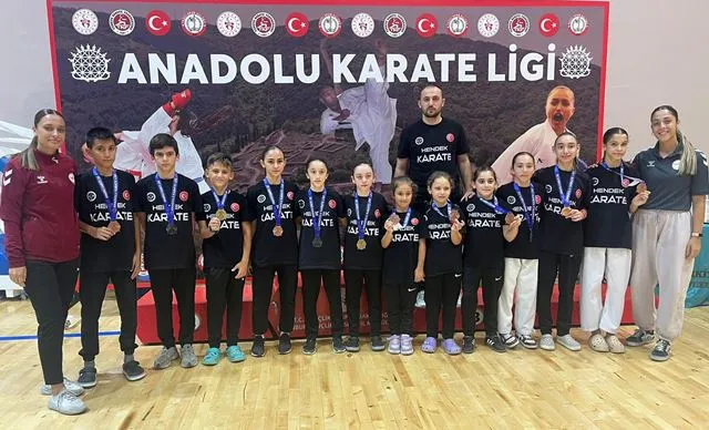  KARTAL SPOR SALONUNDA  HENDEK KARATE RÜZGARI 