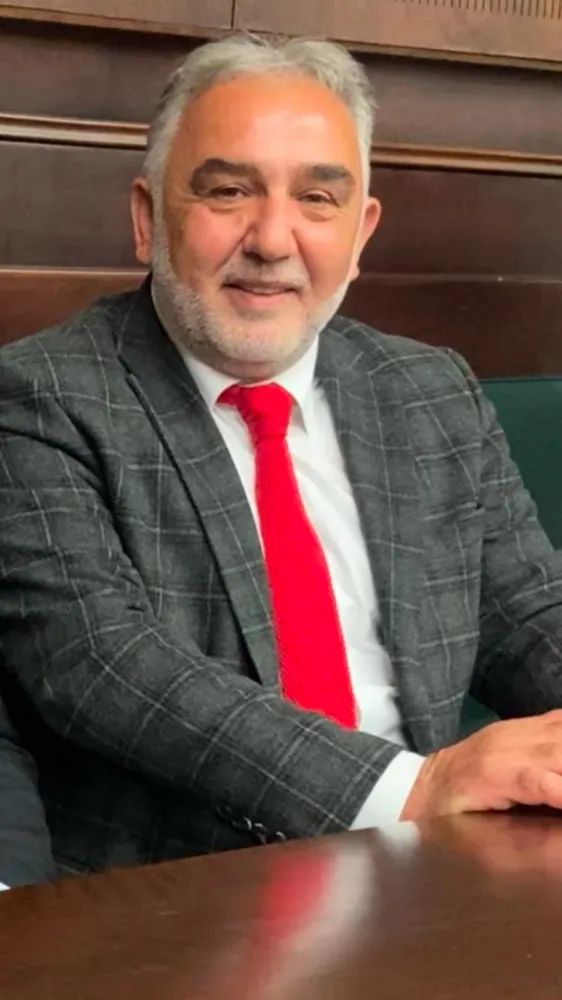 KENDİSİNİ MUHTARLARIN HÜKÜMRANI SANAN KİŞİYİ TANIMIYORUM