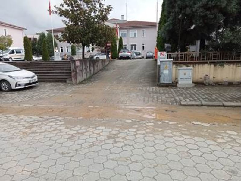 KURTARIN ADLİYEYİ ÇAMUR DERYASINDAN!