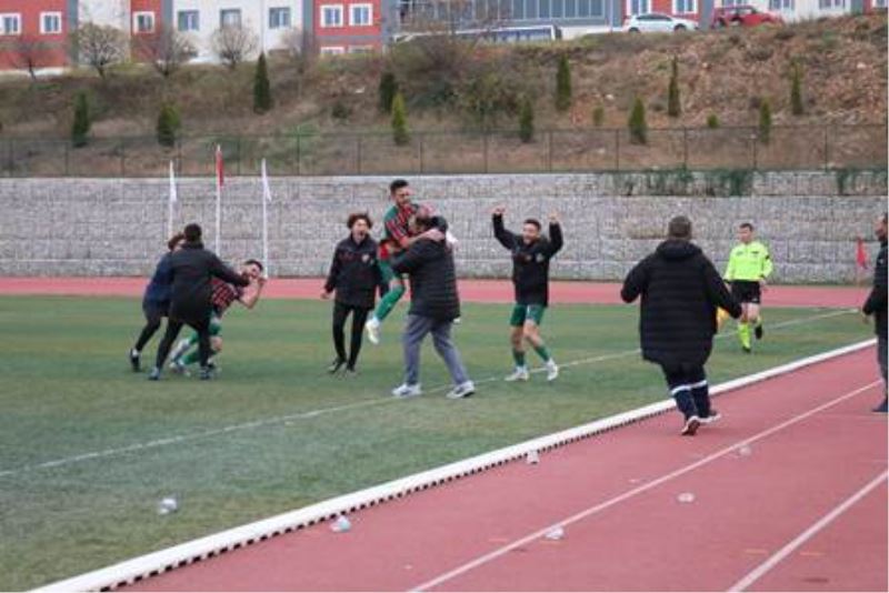 KÖY TAKIMININ BAŞARISI PARMAK ISIRTIYOR