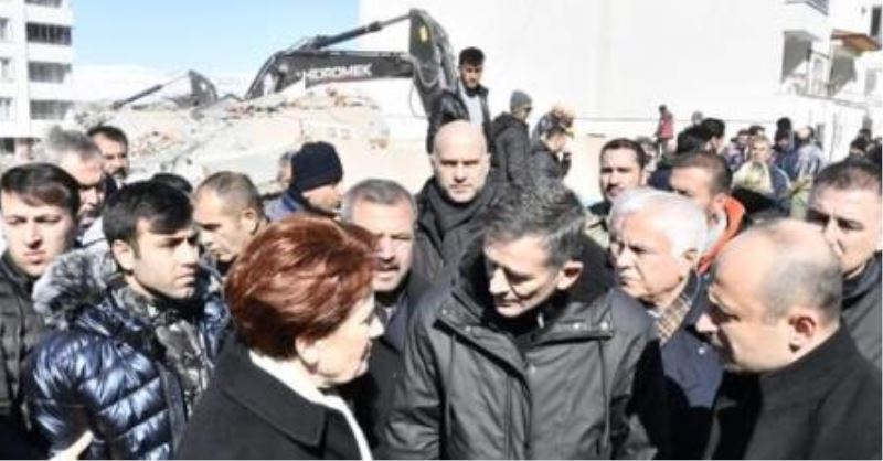 Topuklu efe Akşener, deprem bölgesinde