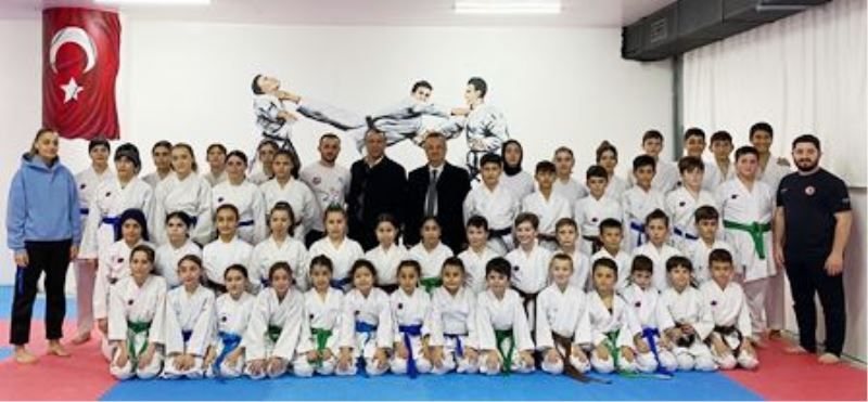 HENDEK, KARATE SPORUNDA MARKA OLDU